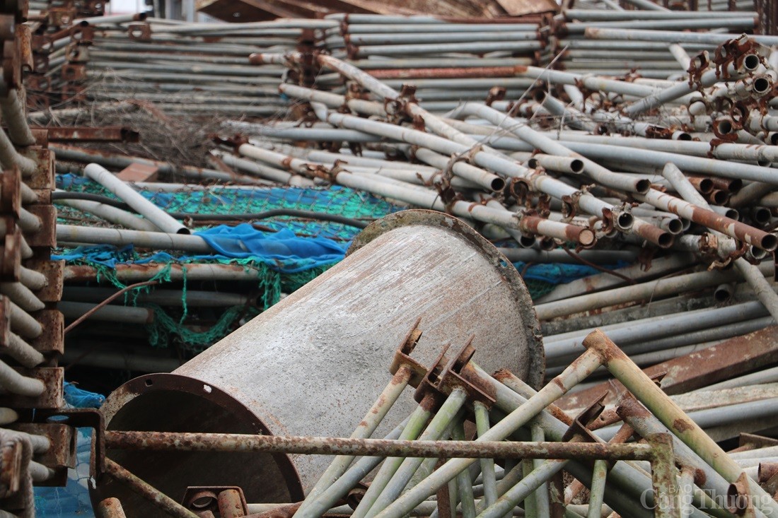 Dự án nhà hơn 6.000 m2 đắp chiếu, ngập trong phế liệu