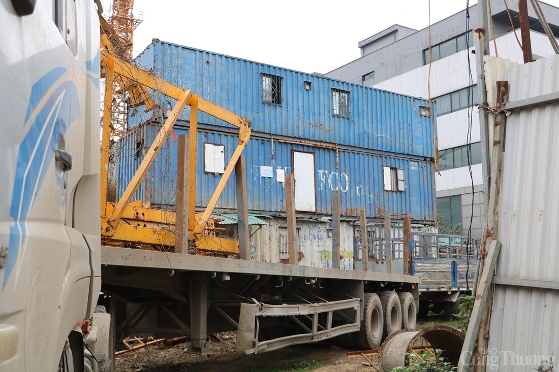 Dự án nhà hơn 6.000 m2 đắp chiếu, ngập trong phế liệu