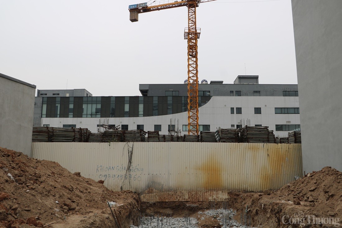 Dự án nhà hơn 6.000 m2 đắp chiếu, ngập trong phế liệu