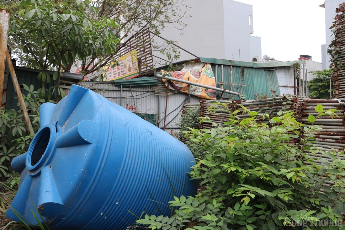 Dự án nhà hơn 6.000 m2 đắp chiếu, ngập trong phế liệu