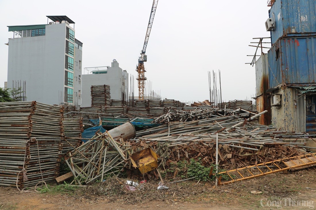 Dự án nhà hơn 6.000 m2 đắp chiếu, ngập trong phế liệu