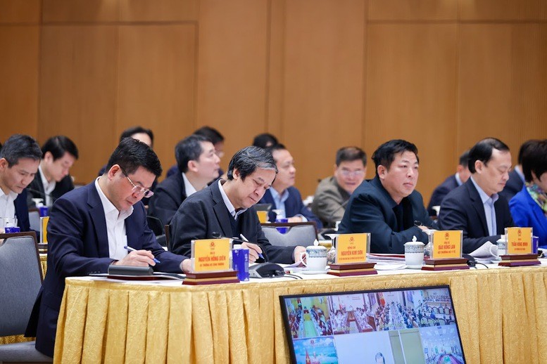 Bộ trưởng Bộ Công Thương Nguyễn Hồng Diên - thành viên Ban Chỉ đạo tham dự phiên họp Bộ trưởng Bộ Công Thương Nguyễn Hồng Diên - thành viên Ban Chỉ đạo tham dự phiên họp