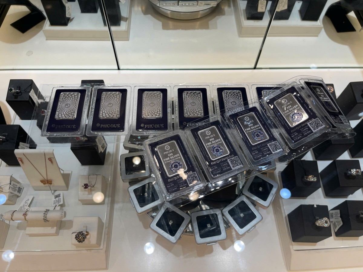 Thị trường kim loại quý đang chứng kiến sự trỗi dậy mạnh mẽ của bạc. Ảnh: Bạc Phú Quý