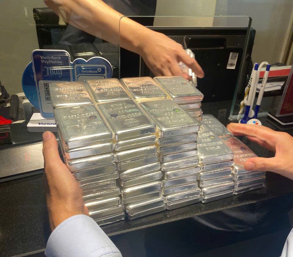 nhà đầu tư có thể chủ động mở rộng danh mục giao dịch để tận dụng xu hướng giá bạc đang hình thành