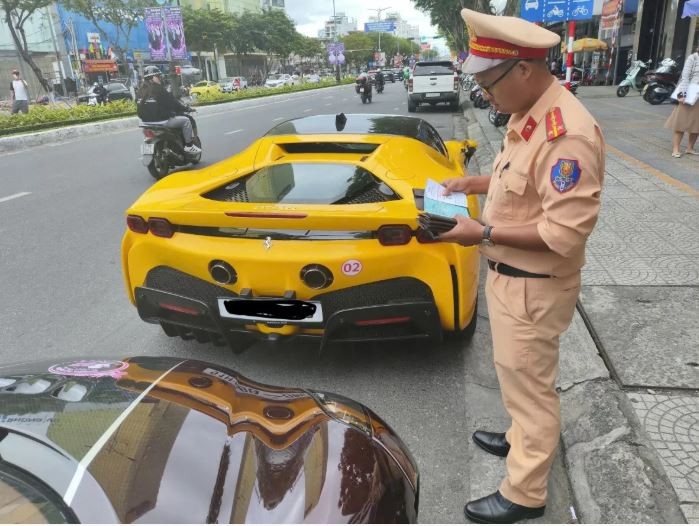 Dàn siêu xe của Mailisa vượt đèn đỏ: Vô tình hay chiêu