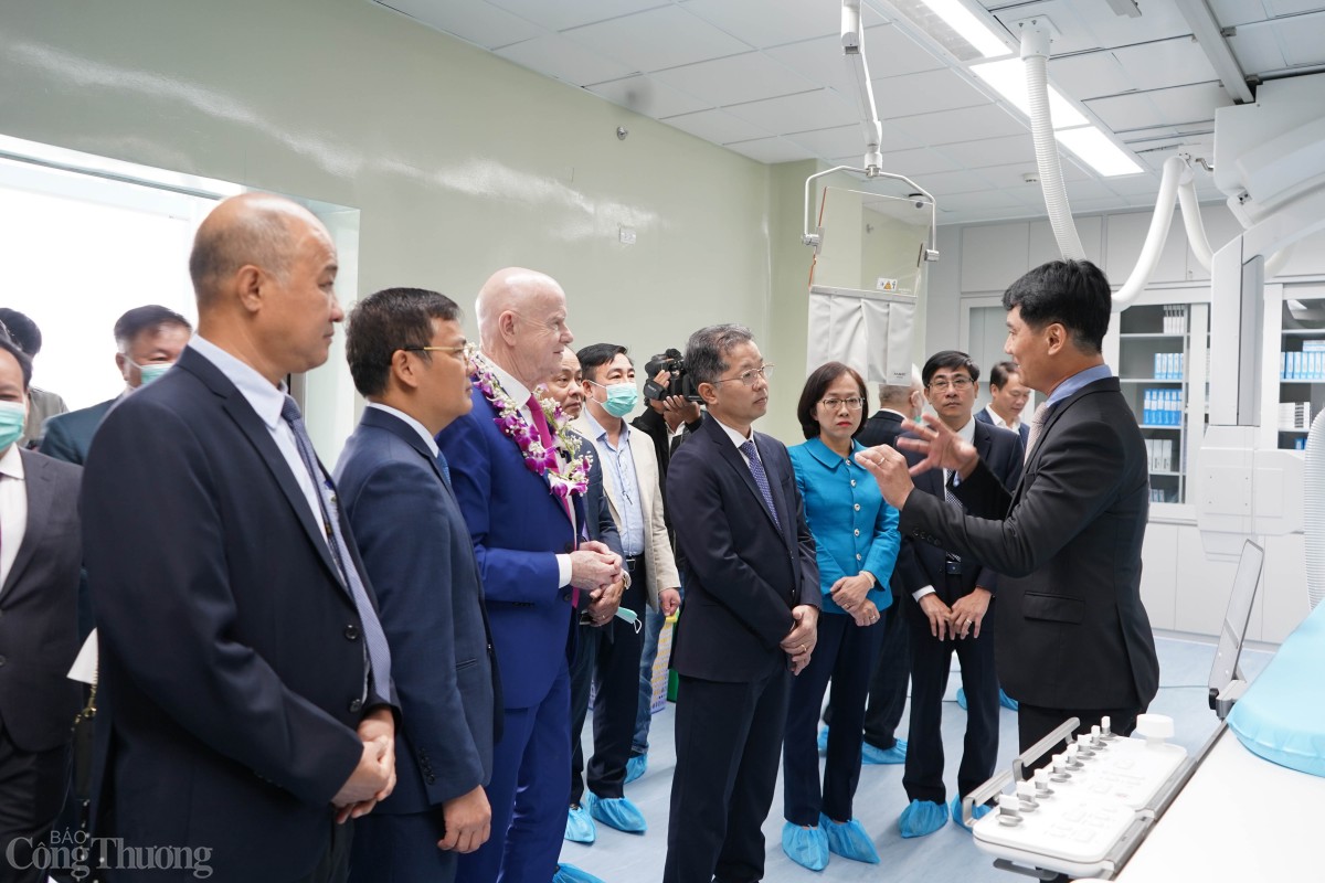 Bí thư Thành ủy Đà Nẵng Nguyễn Văn Quảng tham quan hệ thống DSA