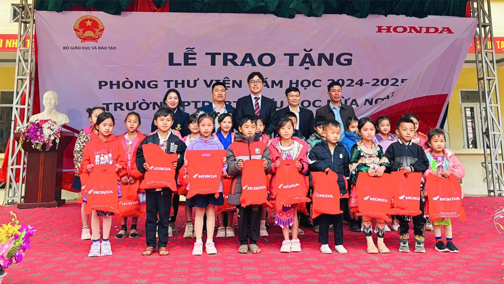 Honda Việt Nam trao tặng thư viện Honda cho 12 trường Tiểu học trên toàn quốc Honda Việt Nam trao tặng thư viện Honda cho 12 trường Tiểu học trên toàn quốc