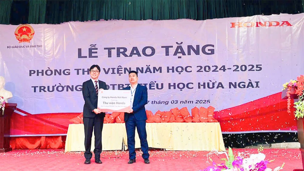 Honda Việt Nam trao tặng thư viện Honda cho 12 trường Tiểu học trên toàn quốc Honda Việt Nam trao tặng thư viện Honda cho 12 trường Tiểu học trên toàn quốc