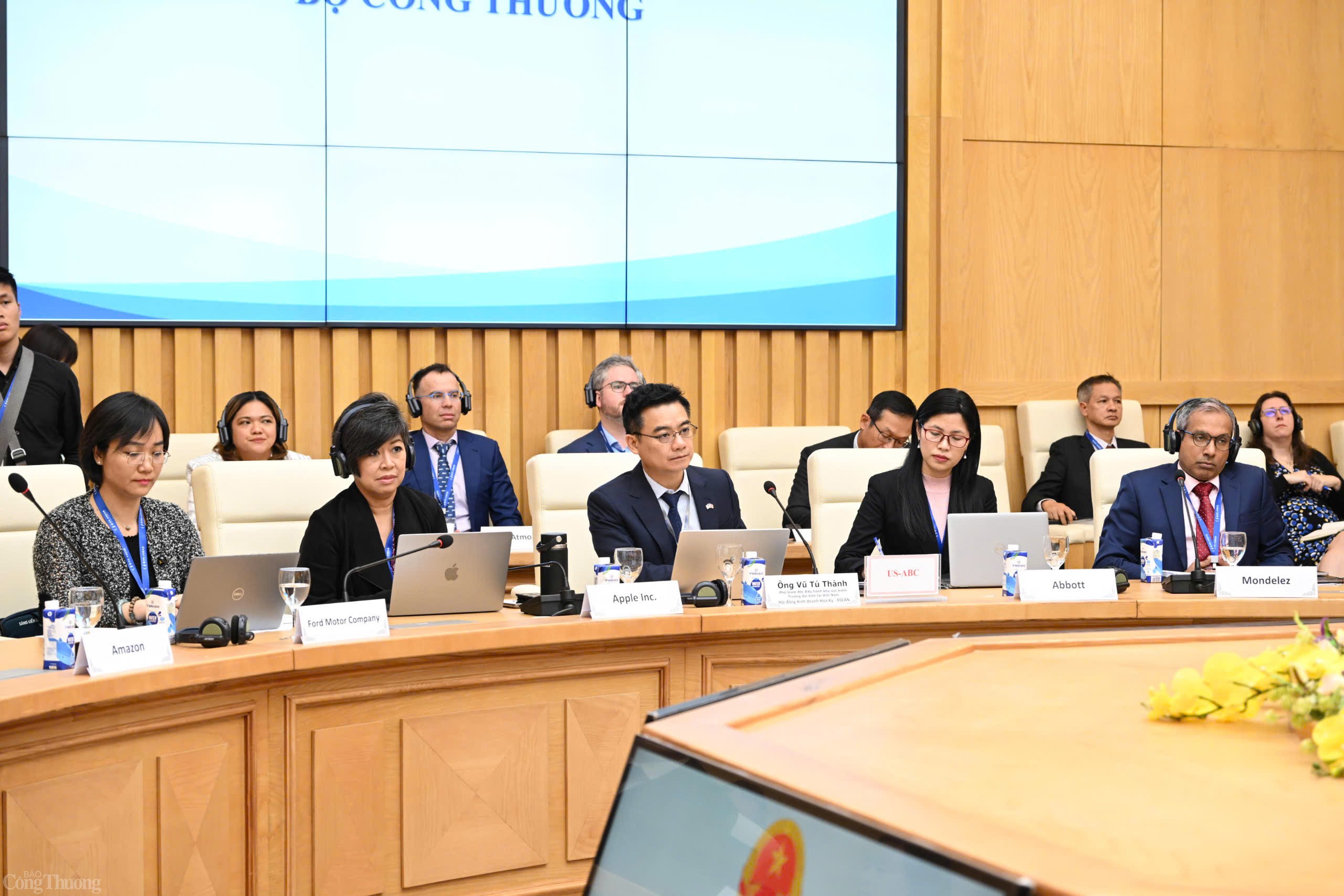 Bộ trưởng Nguyễn Hồng Diên làm viêc với Hội đồng Hoa Kỳ Bộ trưởng Nguyễn Hồng Diên làm viêc với Hội đồng Hoa Kỳ