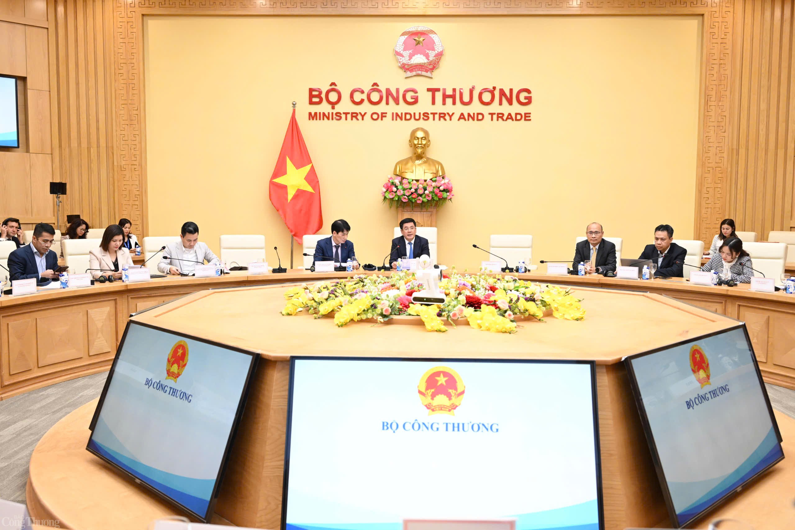 Bộ trưởng Nguyễn Hồng Diên làm viêc với Hội đồng Hoa Kỳ Bộ trưởng Nguyễn Hồng Diên làm viêc với Hội đồng Hoa Kỳ