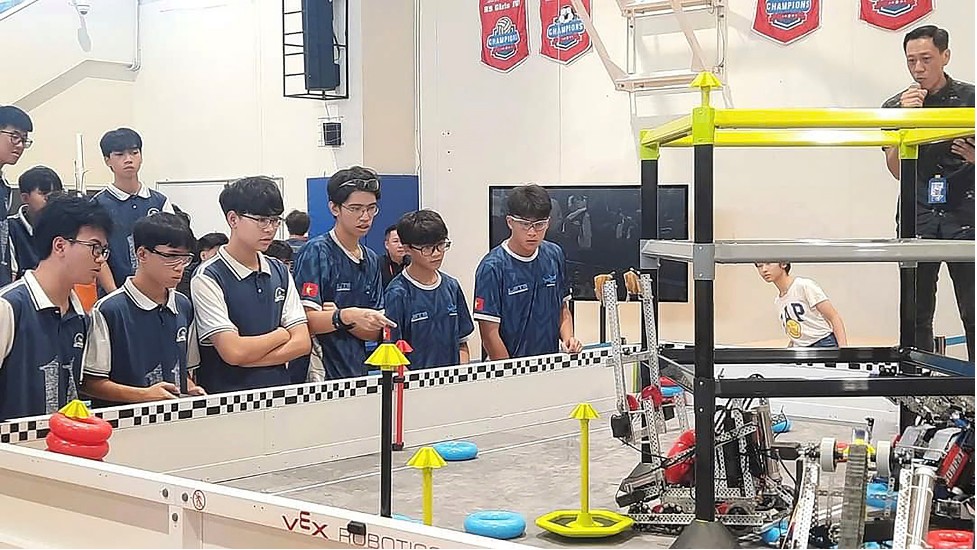 Một trường có 2 đội thi giành quyền tham dự Giải Vô