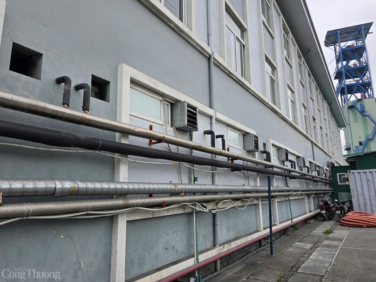 Hệ thống dẫn hơi phục vụ cho các hoạt động phụ trợ tại Trung tâm Điều hành sản xuất Than Núi Béo