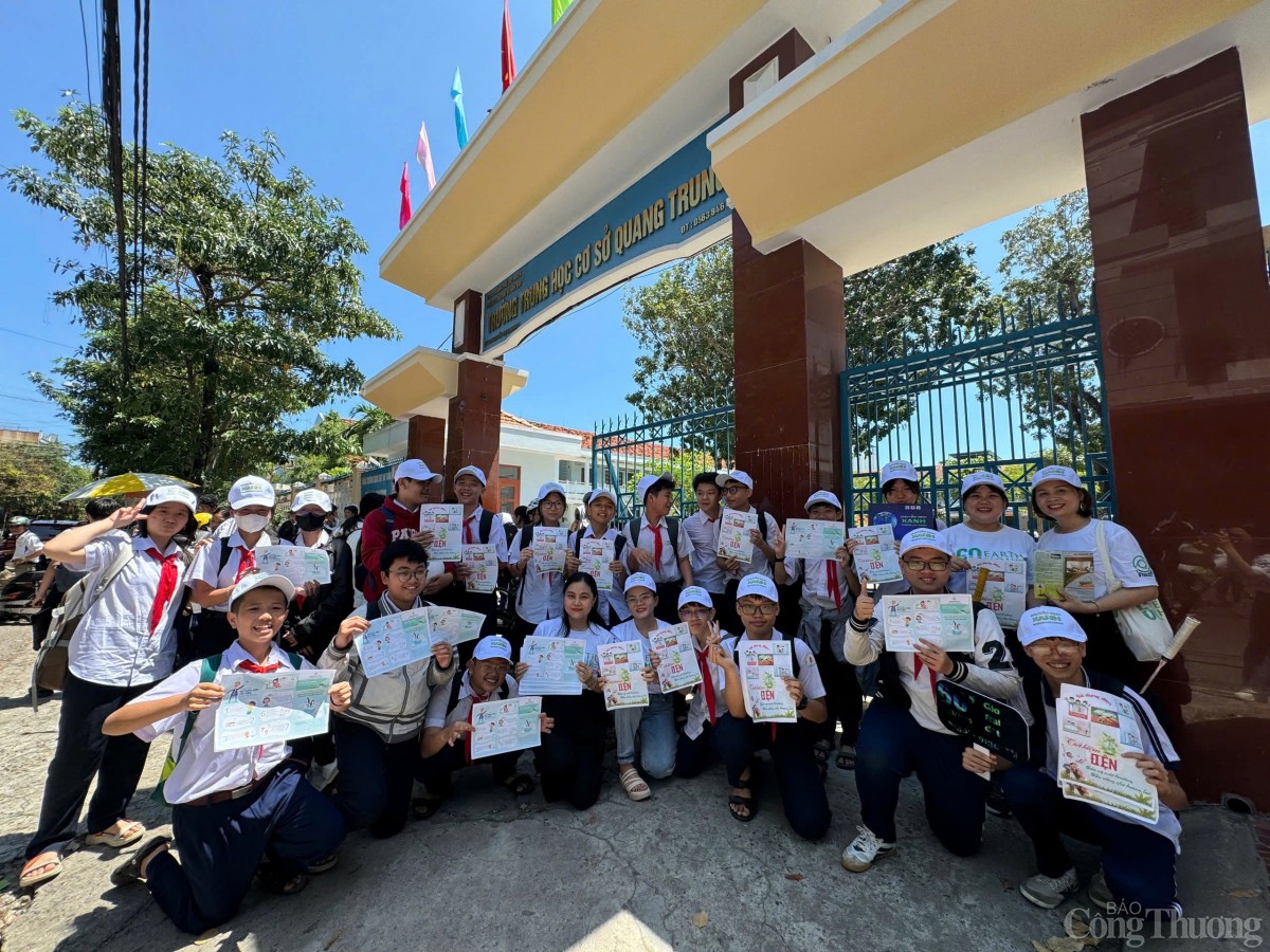 Tuyên truyền hưởng ứng Chiến dịch Giờ Trái đất 2025 cho các học sinh tại Trường THCS Quang Trung sử dụng tiết kiệm điện, giảm thiểu việc sử dụng rác thải nhựa trong sinh hoạt Tuyên truyền hưởng ứng Chiến dịch Giờ Trái đất 2025 cho các học sinh tại Trường THCS Quang Trung sử dụng tiết kiệm điện, giảm thiểu việc sử dụng rác thải nhựa trong sinh hoạt