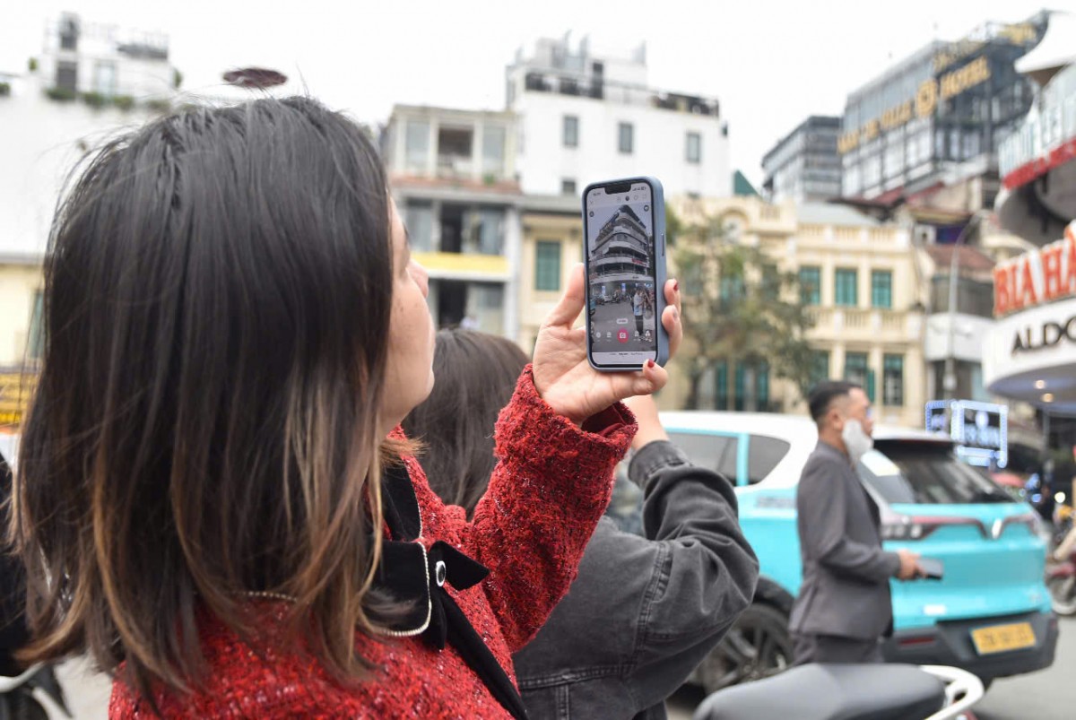 Đổ xô check-in nhà Hàm cá mập trước khi bị hạ giải