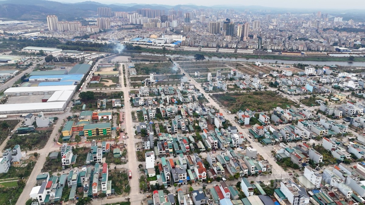 Vì sao nhiều hộ dân ‘bị bỏ rơi’ ở TP Móng Cái?