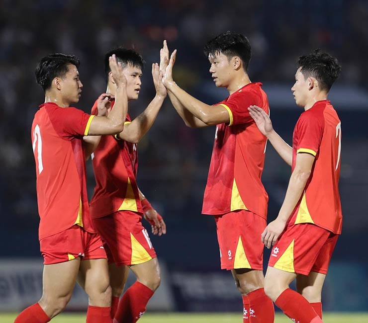 Việt Nam đấu với Lào