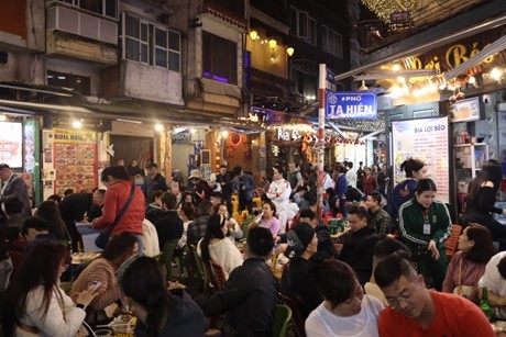 Kinh tế đêm Hà Nội: 'Mỏ vàng' chưa được khai thác hiệu Kinh tế đêm Hà Nội: 'Mỏ vàng' chưa được khai thác hiệu