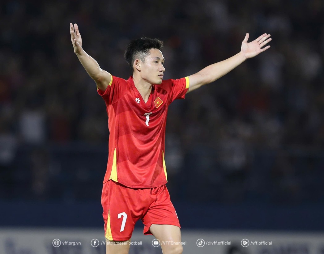 Thắng Campuchia, đội tuyển Việt Nam vẫn để lộ nhiều 'tử huyệt' Thắng Campuchia, đội tuyển Việt Nam vẫn để lộ nhiều 'tử huyệt'