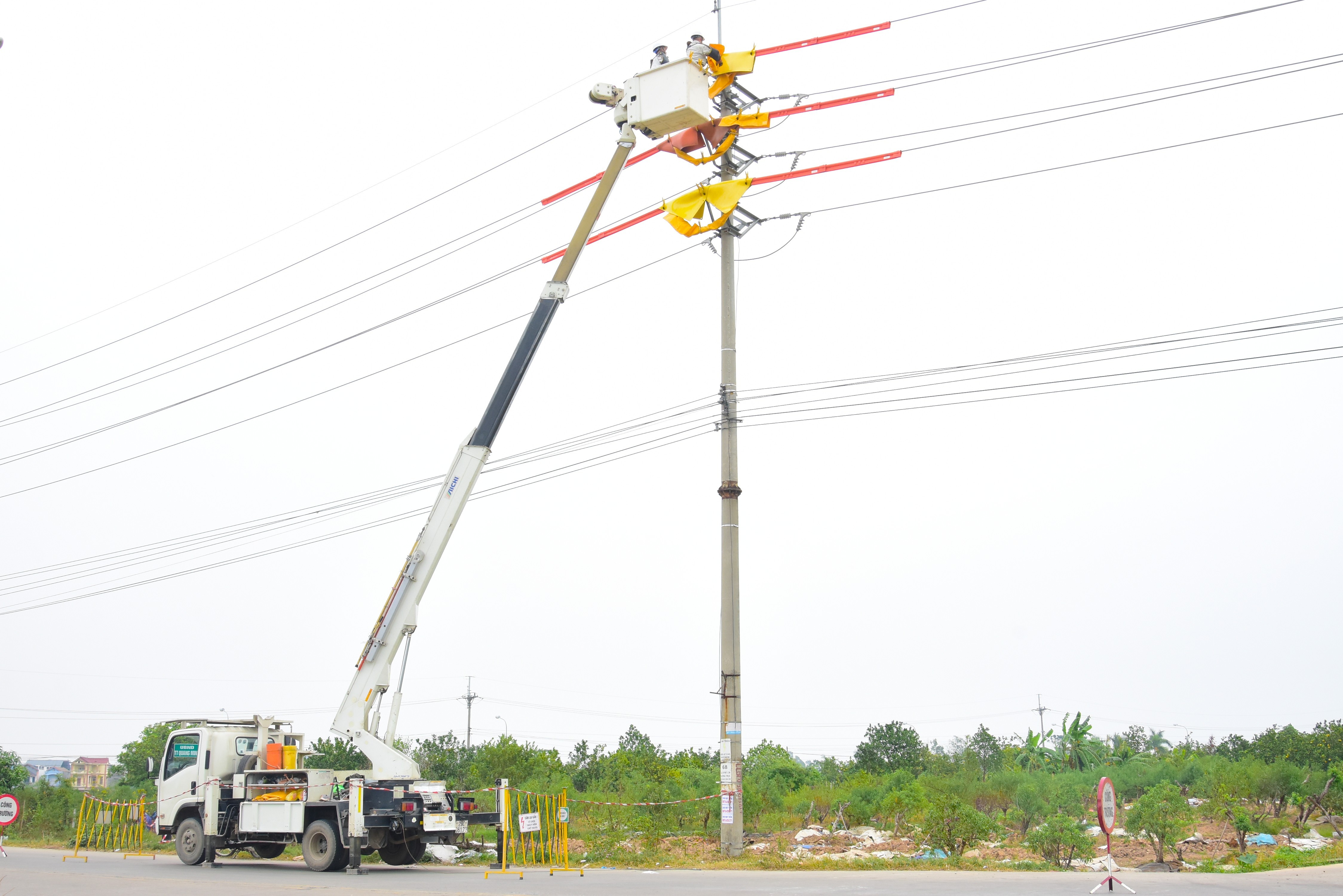 EVNHANOI triển khai các phương án cung ứng điện cho mùa hè năm 2025 EVNHANOI triển khai các phương án cung ứng điện cho mùa hè năm 2025