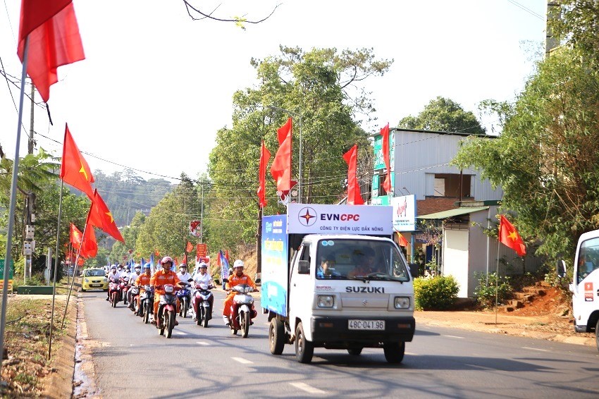 undefined Các đơn vị trực thuộc tích cực tuyên truyền Giờ trái đất trên các tuyến đường chính trên địa bàn tỉnh