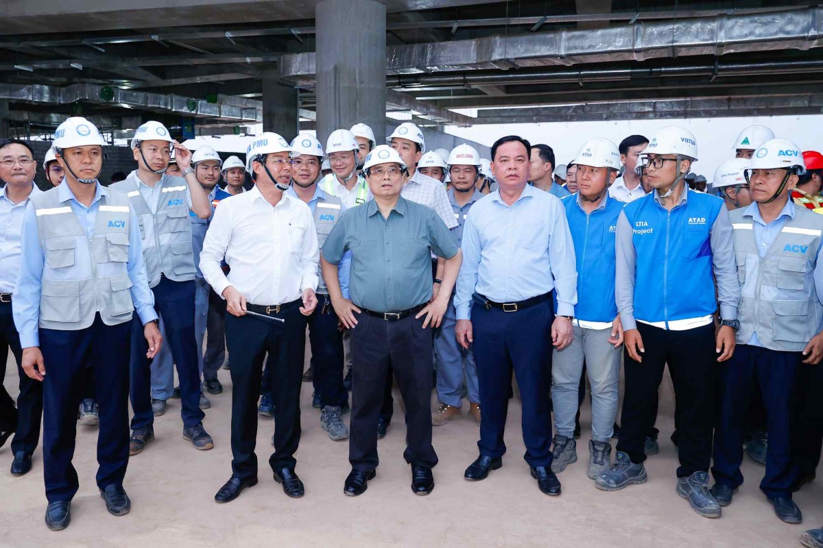 Thủ tướng Phạm Minh Chính kiểm tra hiện trường một số công trình hạ tầng giao thông trọng điểm, gồm sân bay quốc tế Long Thành, tuyến cao tốc Biên Hòa- Vũng Tàu và các tuyến đường T1 và T2 kết nối sân bay Long Thành với Quốc lộ 51 và cao tốc TPHCM - Long Thành - Dầu Giây - Ảnh: VGP/Nhật Bắc Thủ tướng Phạm Minh Chính kiểm tra hiện trường một số công trình hạ tầng giao thông trọng điểm, gồm sân bay quốc tế Long Thành, tuyến cao tốc Biên Hòa- Vũng Tàu và các tuyến đường T1 và T2 kết nối sân bay Long Thành với Quốc lộ 51 và cao tốc TPHCM - Long Thành - Dầu Giây - Ảnh: VGP/Nhật Bắc