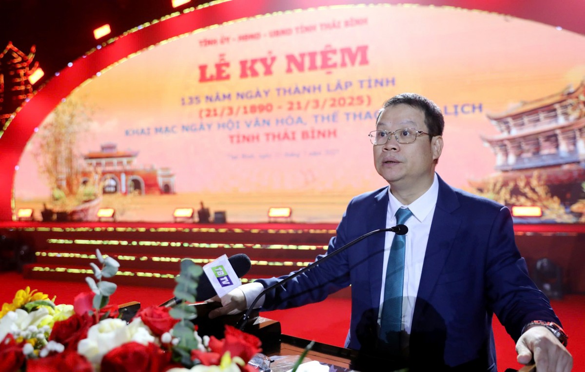 Nguyễn Mạnh Hùng, Phó Bí thư Tỉnh ủy, Chủ tịch UBND tỉnh trình bày diễn văn tại lễ kỷ niệm.