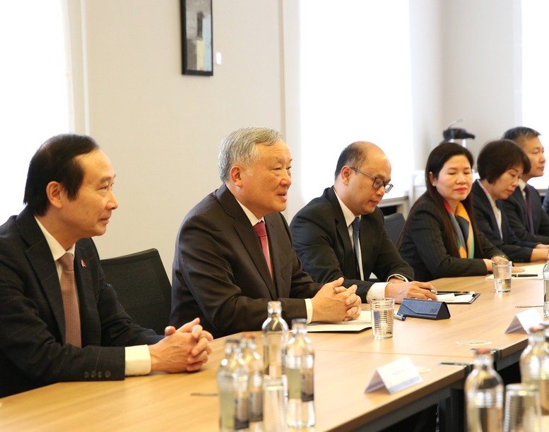 Phó Thủ tướng Thường trực Chính phủ Nguyễn Hòa Bình mong muốn Luxembourg chia sẻ kinh nghiệm và hỗ trợ Việt Nam về các vấn đề thị trường tài chính, phát triển tài chính xanh, quản lý fintech, tài sản mã hóa, tiền mã hóa - Ảnh: VGP/Nguyễn Hoàng