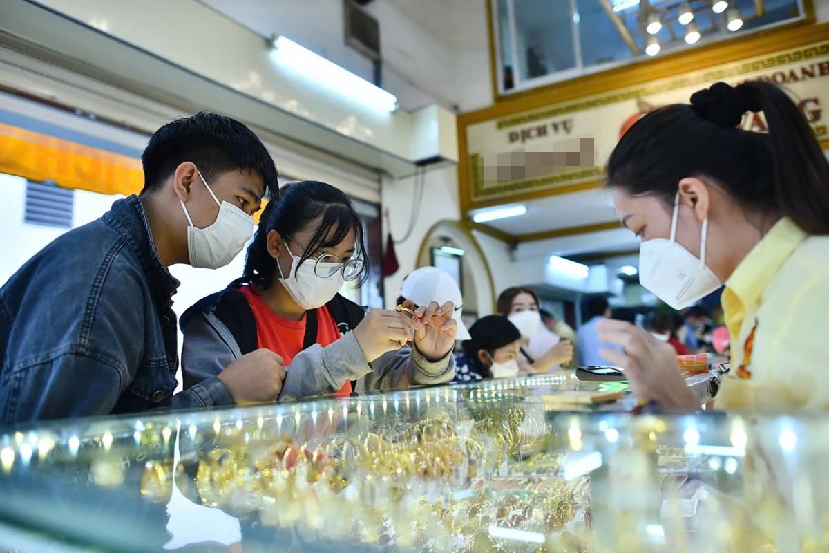 Giá vàng hôm nay giảm ồ ạt, người mua vàng lỗ nặng Giá vàng hôm nay giảm ồ ạt, người mua vàng lỗ nặng