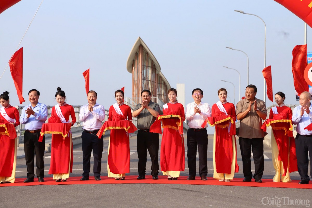 Thủ tướng Phạm Minh Chính dự khánh thành đập dâng Phú Phong Thủ tướng Phạm Minh Chính dự khánh thành đập dâng Phú Phong