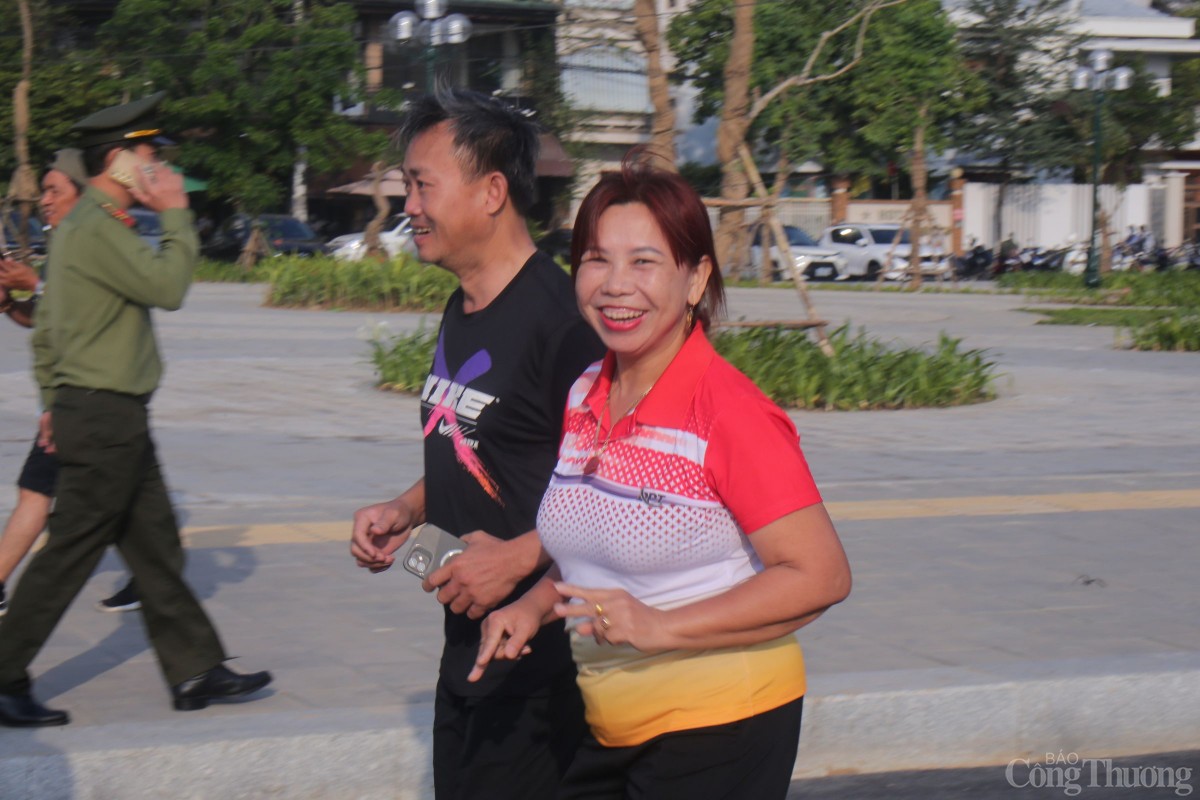 Những bước chạy cùng nụ cười rạng rỡ