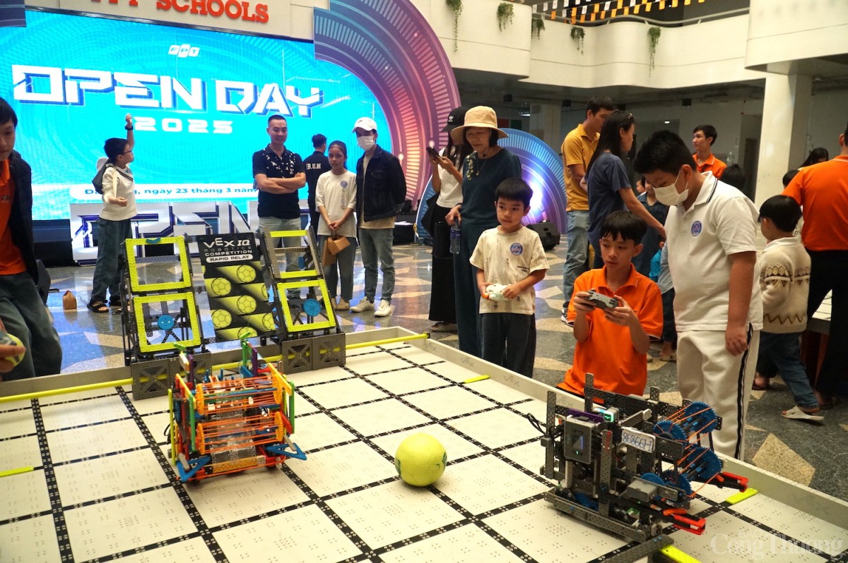 Học sinh trải nghiệm các ứng dụng của khoa học STEM tại ngày hội Open Day 2025 Học sinh trải nghiệm các ứng dụng của khoa học STEM tại ngày hội Open Day 2025
