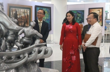 Triển lãm nghệ thuật 'Đà Nẵng 50 năm - Khát vọng vươn mình': Dòng chảy ký ức và khát vọng