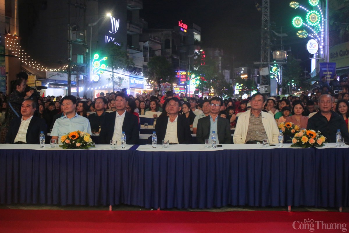 Lãnh đạo tỉnh Quảng Ngãi dự chương trình nghệ thuật