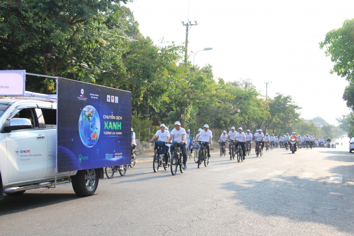 undefined PC Kon Tum tổ chức sự kiện đạp xe hưởng ứng chiến dịch Giờ Trái đất năm 2025 (Ảnh: PC Kon Tum)