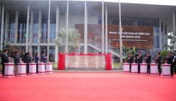 Quảng Ngãi gắn biển công trình trung tâm hội nghị và triển lãm