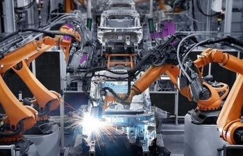 Nhật Bản: Sản xuất tiếp tục suy giảm, dịch vụ chững lại