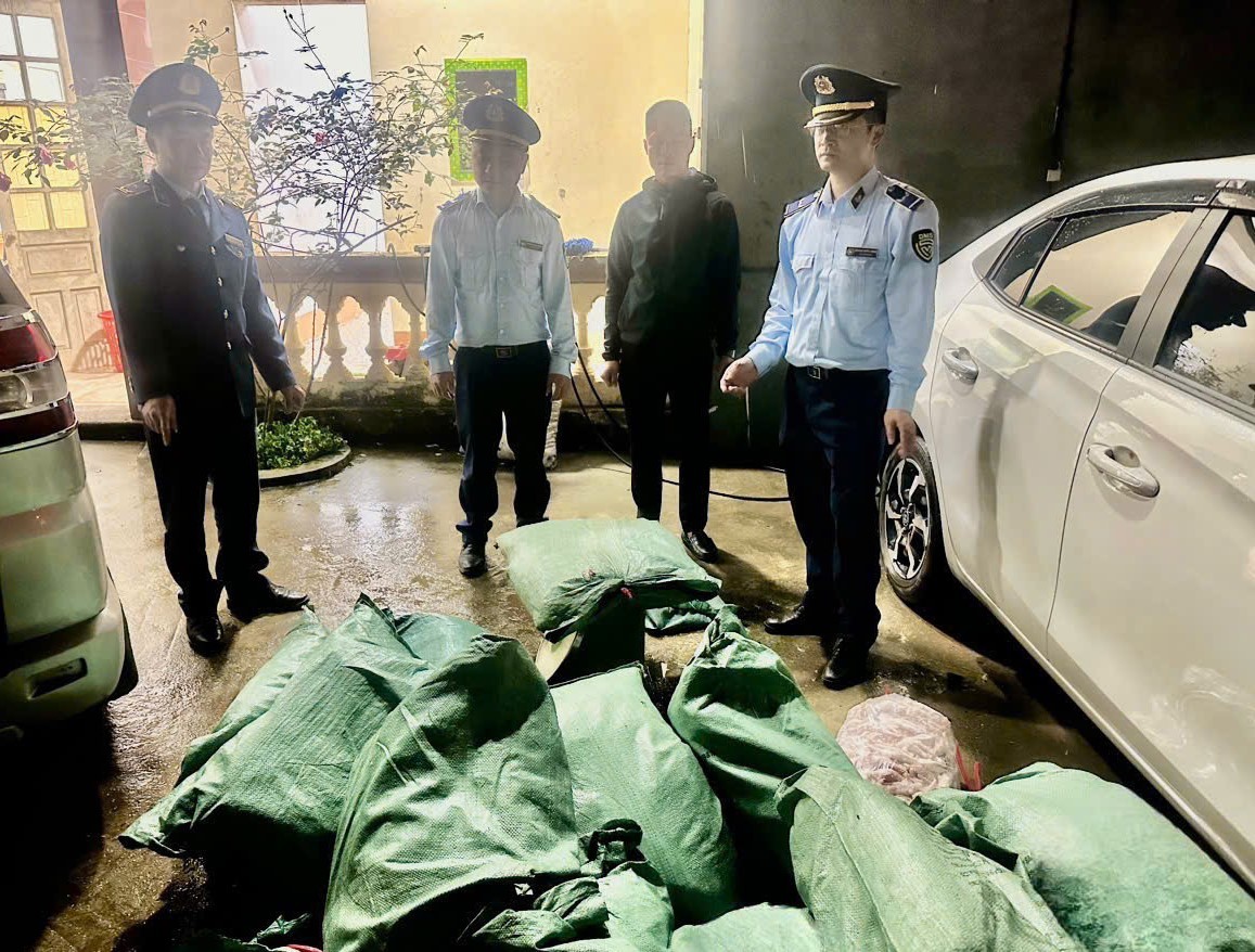 Lạng Sơn: Tạm giữ 1,3 tấn chân gà không rõ nguồn gốc