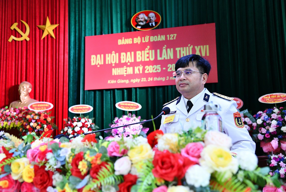 Đại tá Trịnh Xuân Tùng phát biểu chỉ đạo đại hội