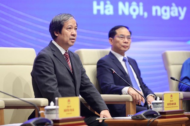 Bộ trưởng Bộ Giáo dục và Đào tạo Nguyễn Kim Sơn nói về các chính sách, kế hoạch hỗ trợ các trường đại học, cao đẳng trong việc tuyển sinh, đào tạo ngành công nghệ bán dẫn và trí tuệ nhân tạo - Ảnh: VGP/Nhật Bắc Bộ trưởng Bộ Giáo dục và Đào tạo Nguyễn Kim Sơn nói về các chính sách, kế hoạch hỗ trợ các trường đại học, cao đẳng trong việc tuyển sinh, đào tạo ngành công nghệ bán dẫn và trí tuệ nhân tạo - Ảnh: VGP/Nhật Bắc