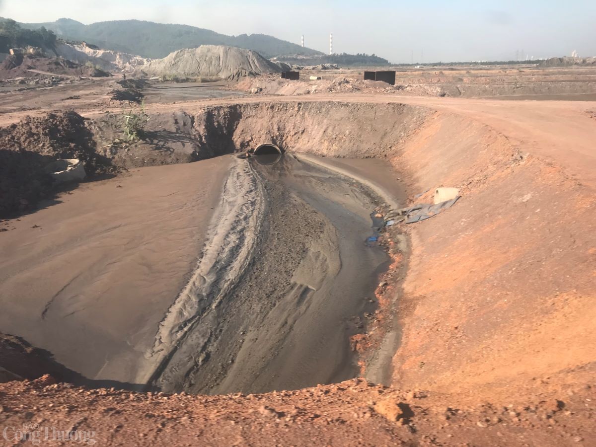 Hồ chứa xỉ của Nhiệt điện Quảng Ninh Hồ chứa xỉ của Nhiệt điện Quảng Ninh