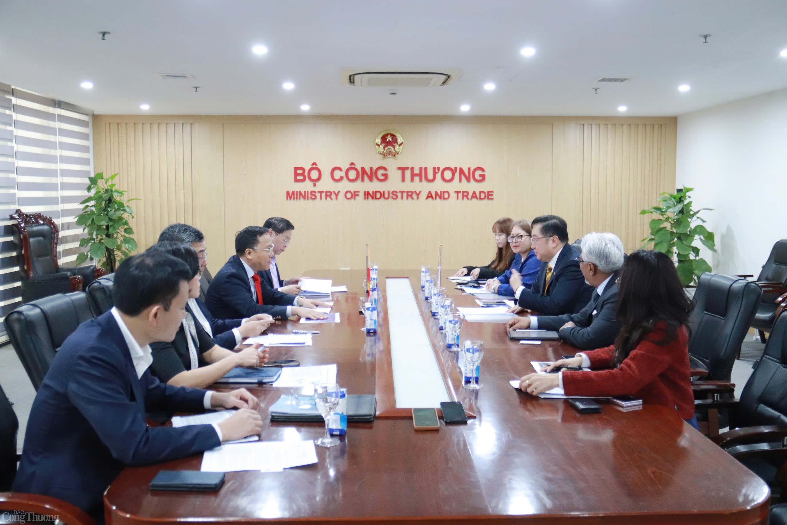 Thứ trưởng Nguyễn Hoàng Long