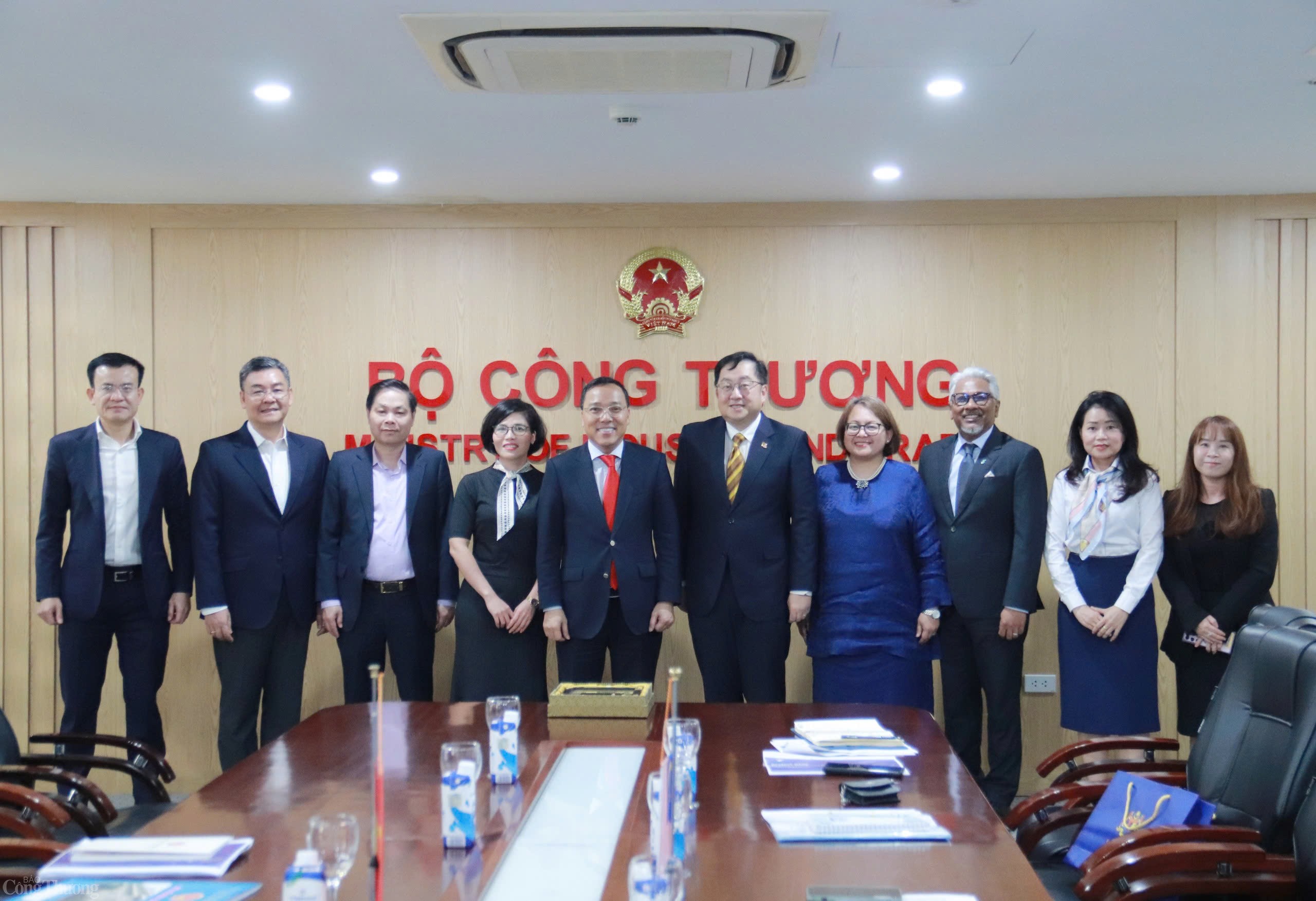 Thứ trưởng Nguyễn Hoàng Long