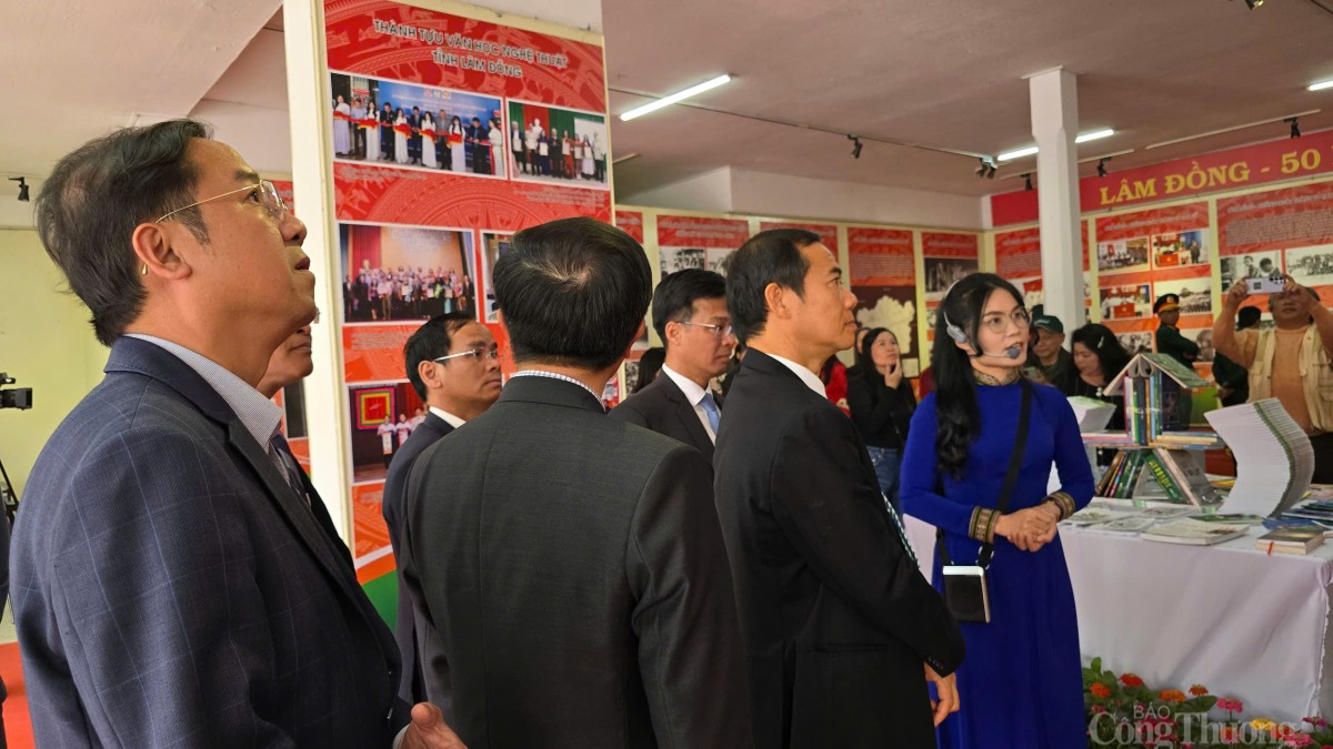 Triển lãm ảnh Lâm Đồng - 50 năm niềm vui thống nhất