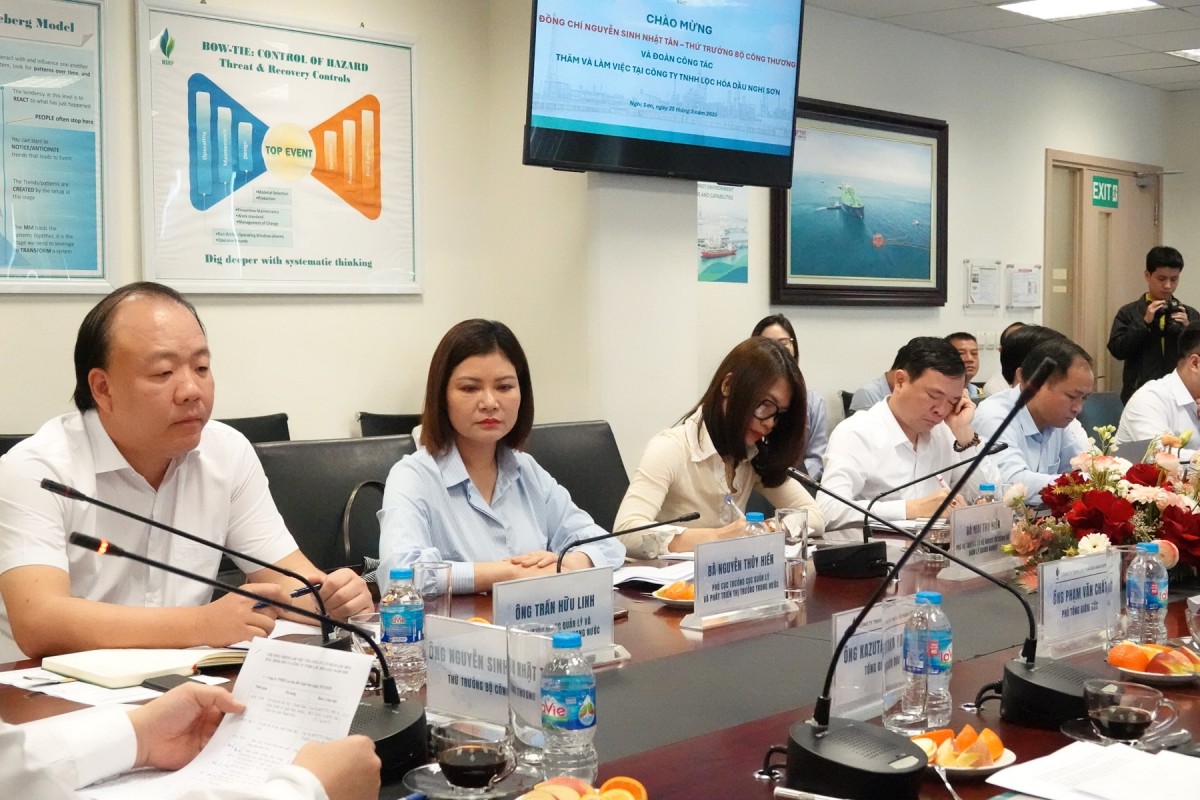 thứ trưởng nguyễn sinh nhật tân làm việc tại lọc hóa dầu nghi sơn thanh hóa thứ trưởng nguyễn sinh nhật tân làm việc tại lọc hóa dầu nghi sơn thanh hóa