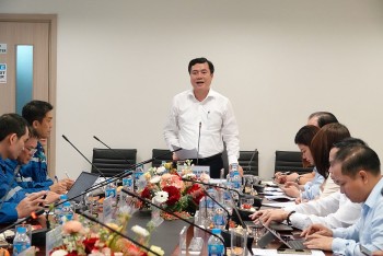 Thứ trưởng Nguyễn Sinh Nhật Tân làm việc tại Lọc hóa dầu Nghi Sơn