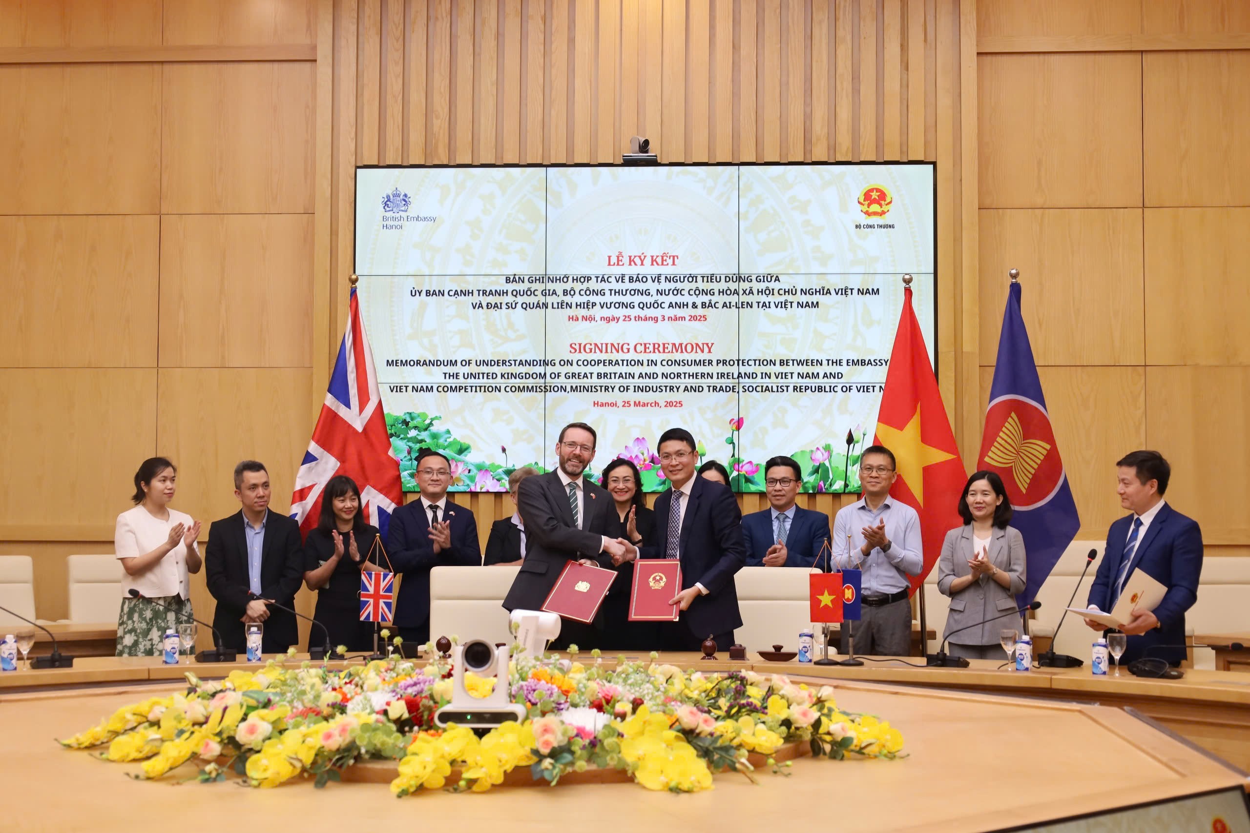 Việt Nam-Anh hợp tác nâng cao bảo vệ người tiêu dùng