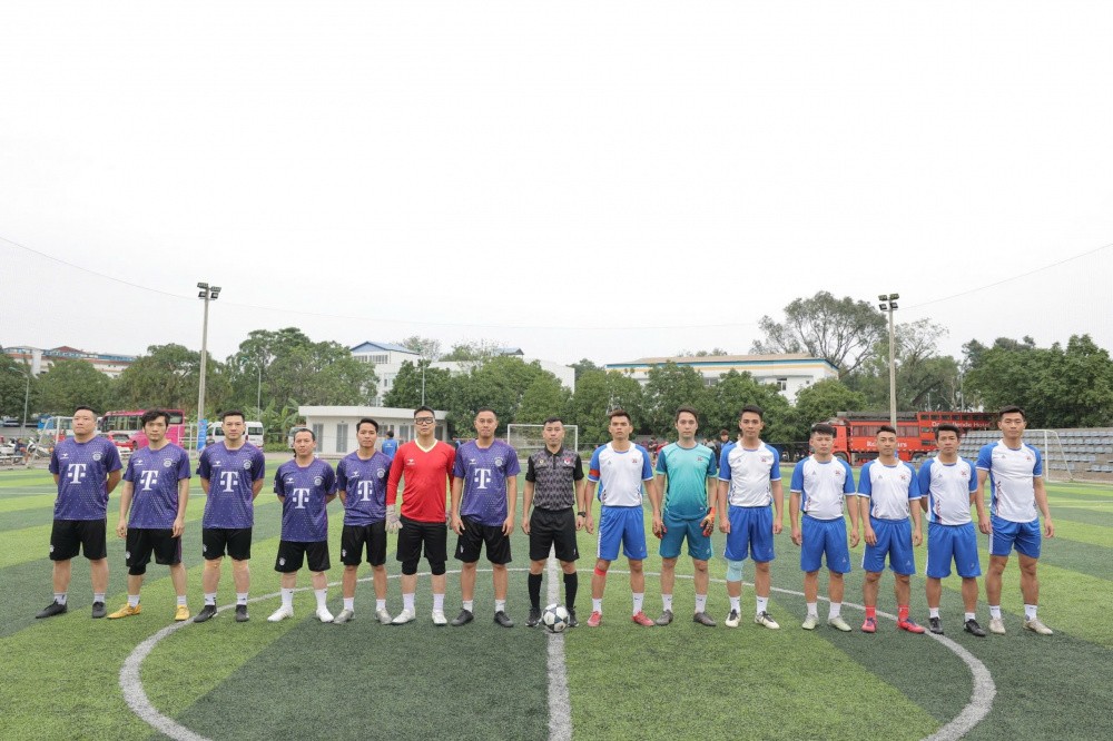 Đội bóng Đoàn Thanh niên Bộ Công Thương (bên trái, áo tím) tham gia Hội thao Thanh niên Chính phủ 2025 Đội bóng Đoàn Thanh niên Bộ Công Thương (bên trái, áo tím) tham gia Hội thao Thanh niên Chính phủ 2025