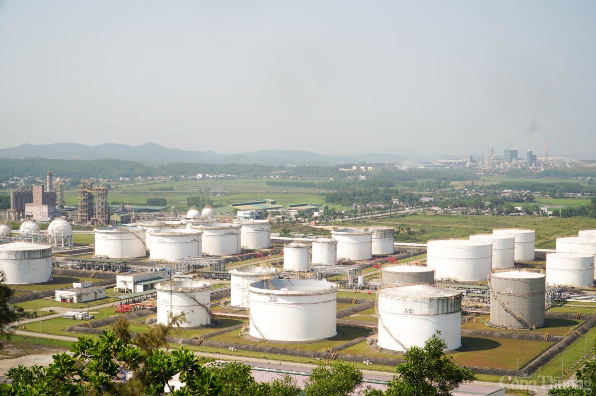 Một góc nhà máy lọc dầu Dung Quất