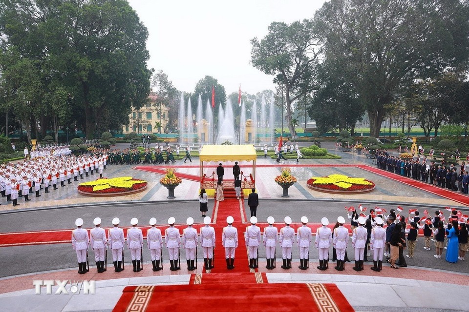 Thủ tướng Phạm Minh Chính chủ trì lễ đón Thủ tướng Singapore