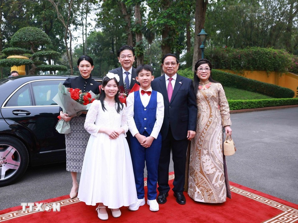 Thủ tướng Phạm Minh Chính chủ trì lễ đón Thủ tướng Singapore